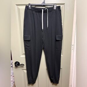 NWOT Women’s Vuori Performance Joggers